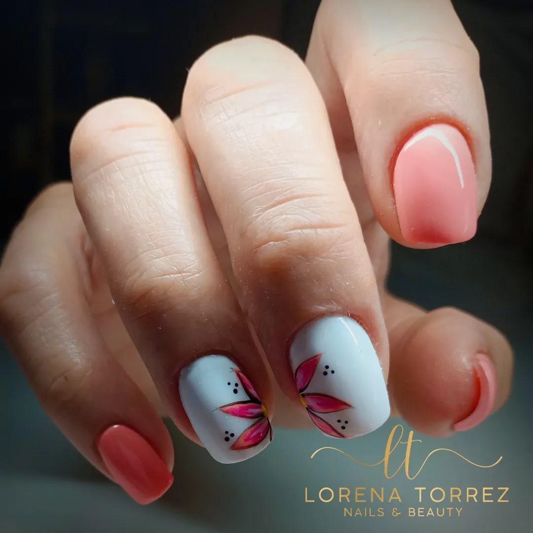 Uñas esculpidas cortas
