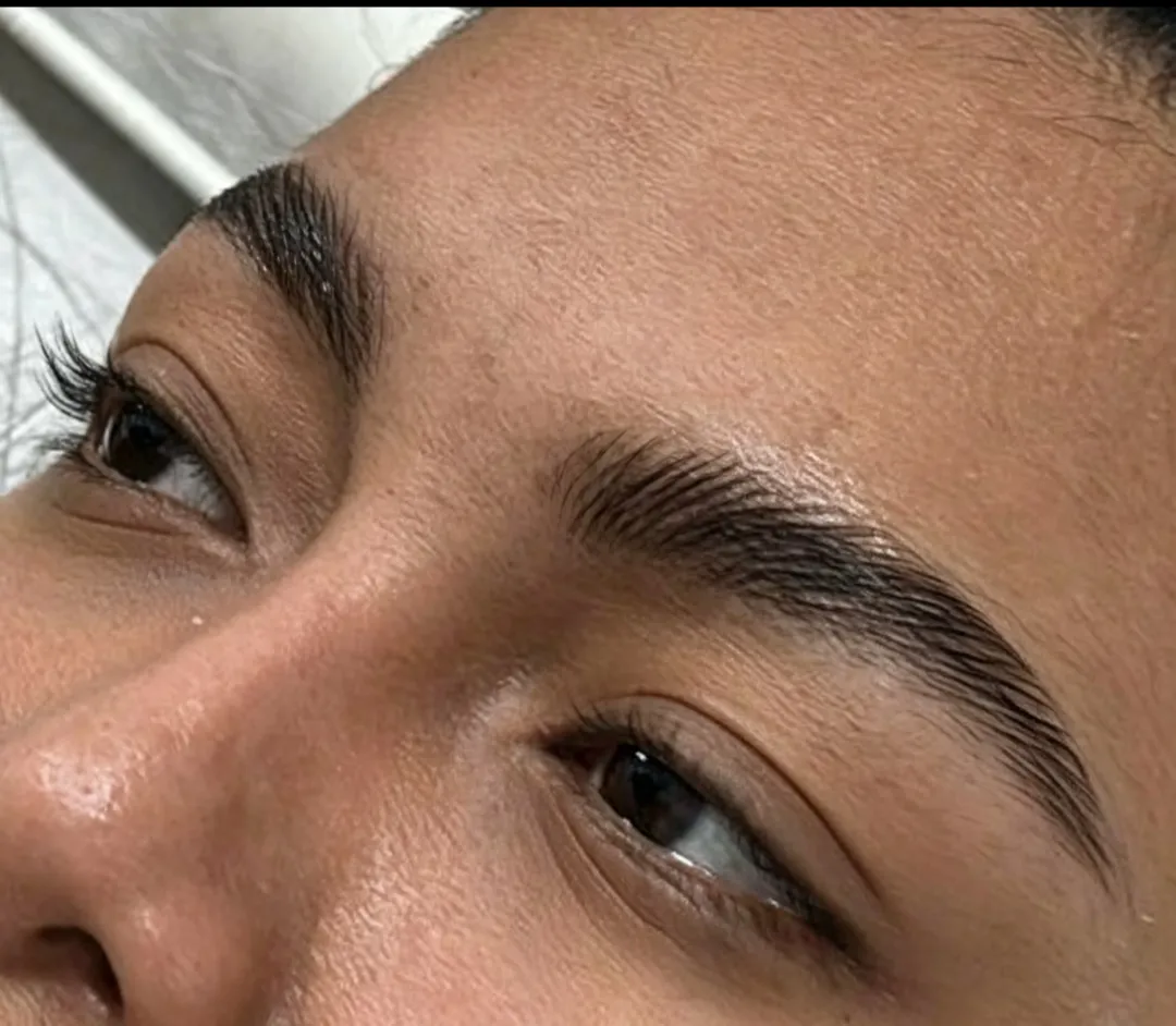 Diseño y perfilado de cejas + tinte
